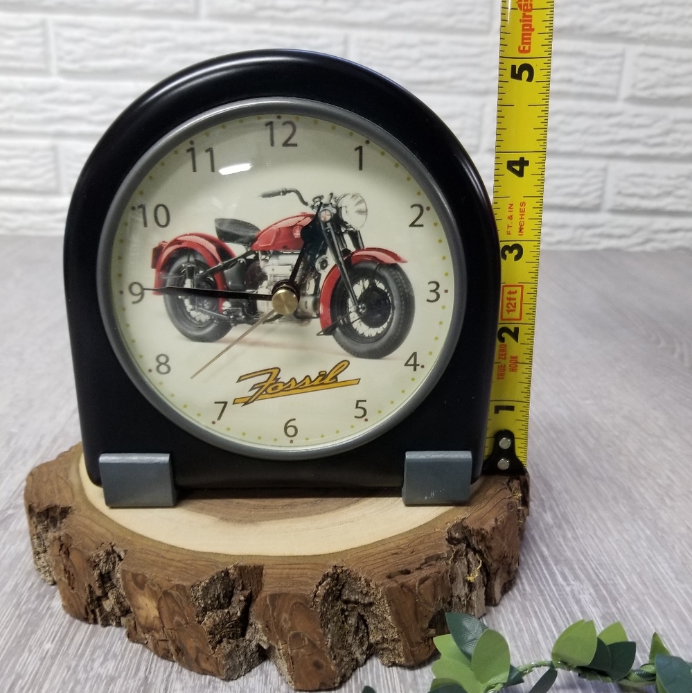Fossil solid wood motorcycle desk clock - Picture 4 of 9